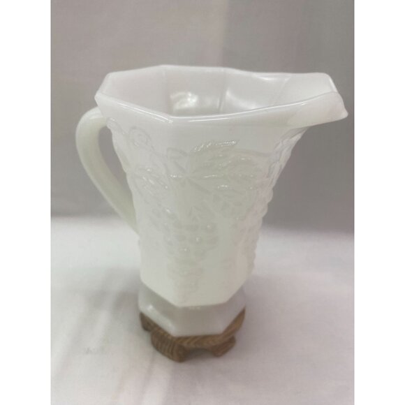 Vintage Anchor Hocking Milk Glass Grape Pattern Pitcher 6in - Picture 3 of 5